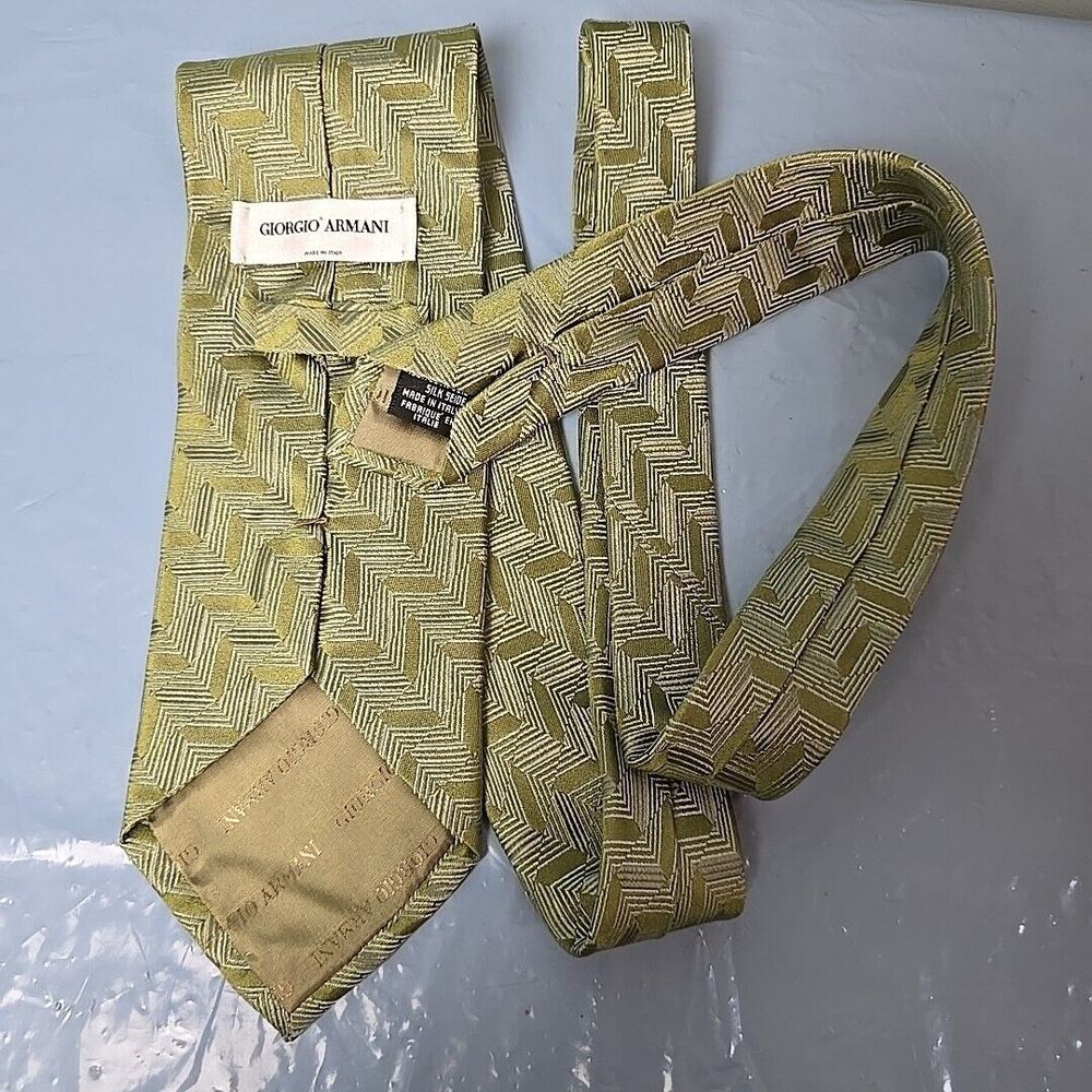 Giorgio Armani‎ Men's Green Tie 60"x3.75" Geometric Silk Necktie Made in Italy